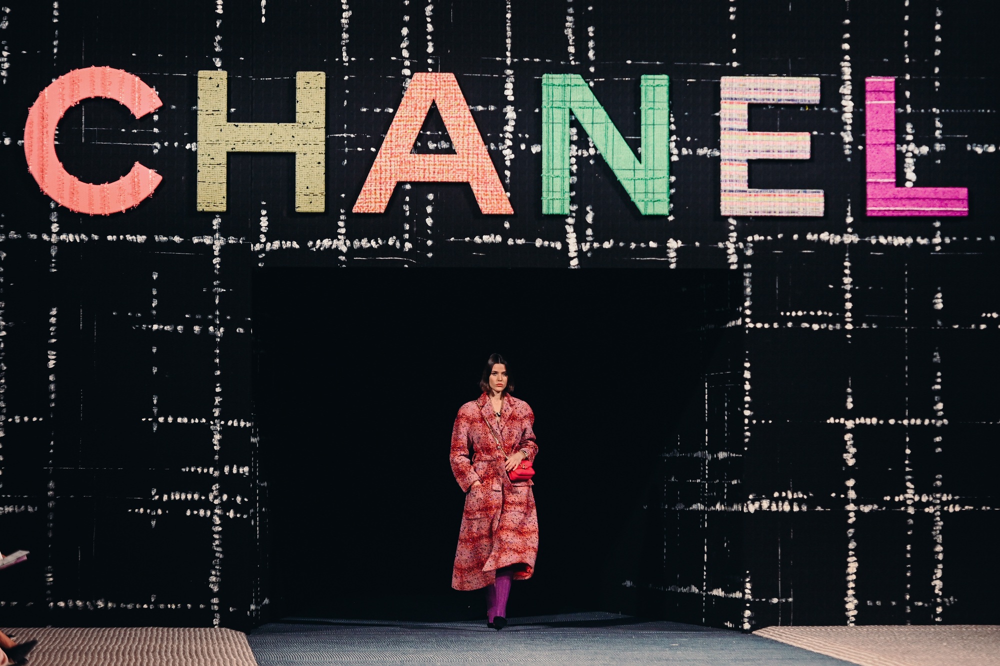 Virginie Viard Pays Homage To Tweed For Chanel's FW'22 Collection - ELLE  SINGAPORE