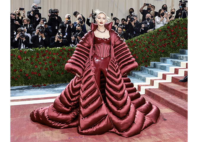 Corset central: The best 'Gilded Glamour' looks from the Met Gala 2022 (фото 5)