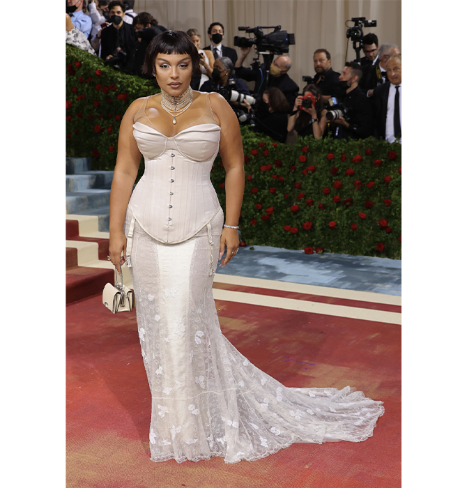 Corset central: The best 'Gilded Glamour' looks from the Met Gala 2022 (фото 11)