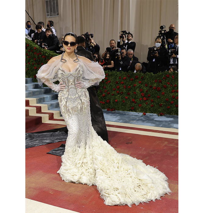 Corset central: The best 'Gilded Glamour' looks from the Met Gala 2022 (фото 4)