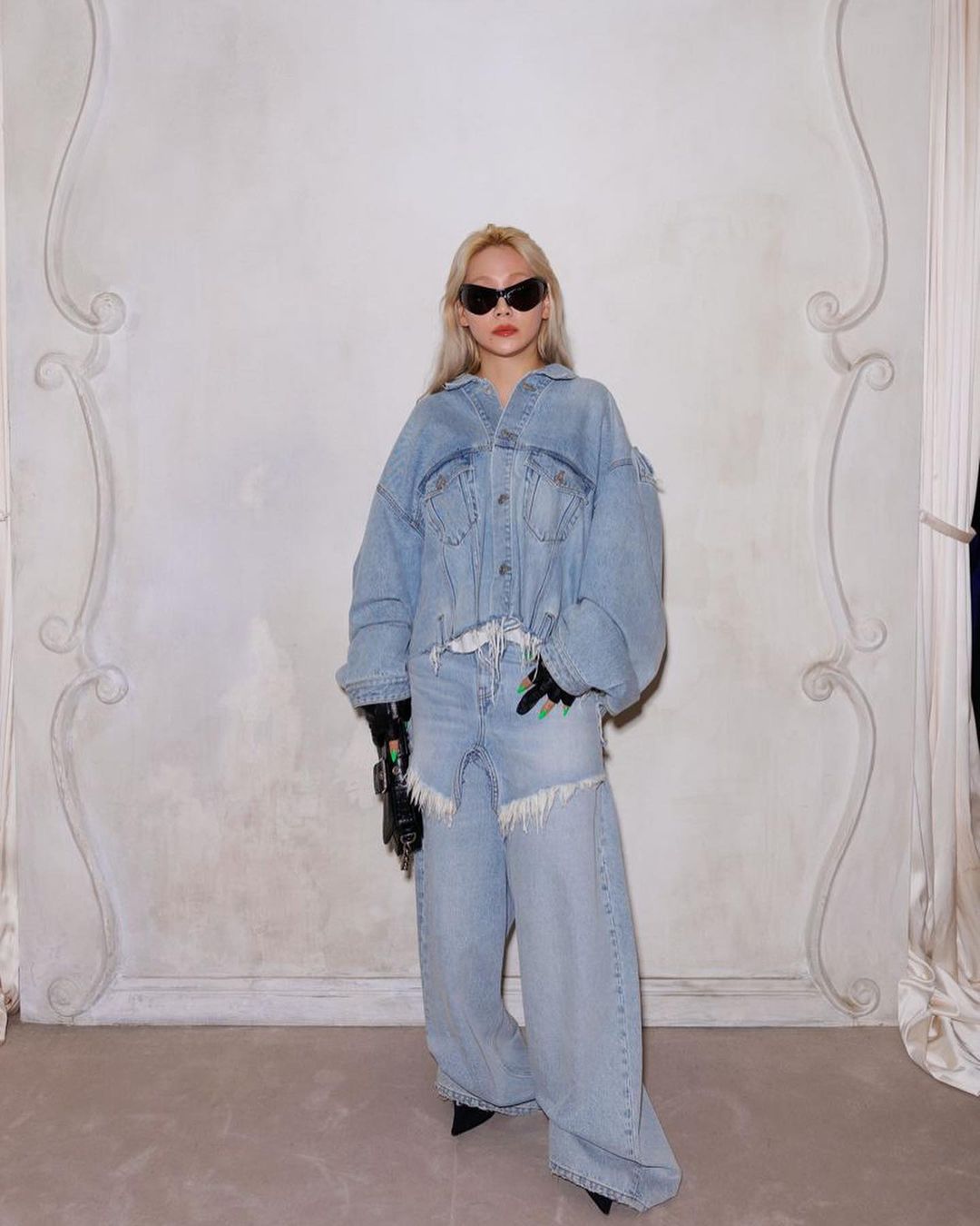 See K-pop star CL's best looks at Haute Couture Week AW22 in Paris (фото 1)