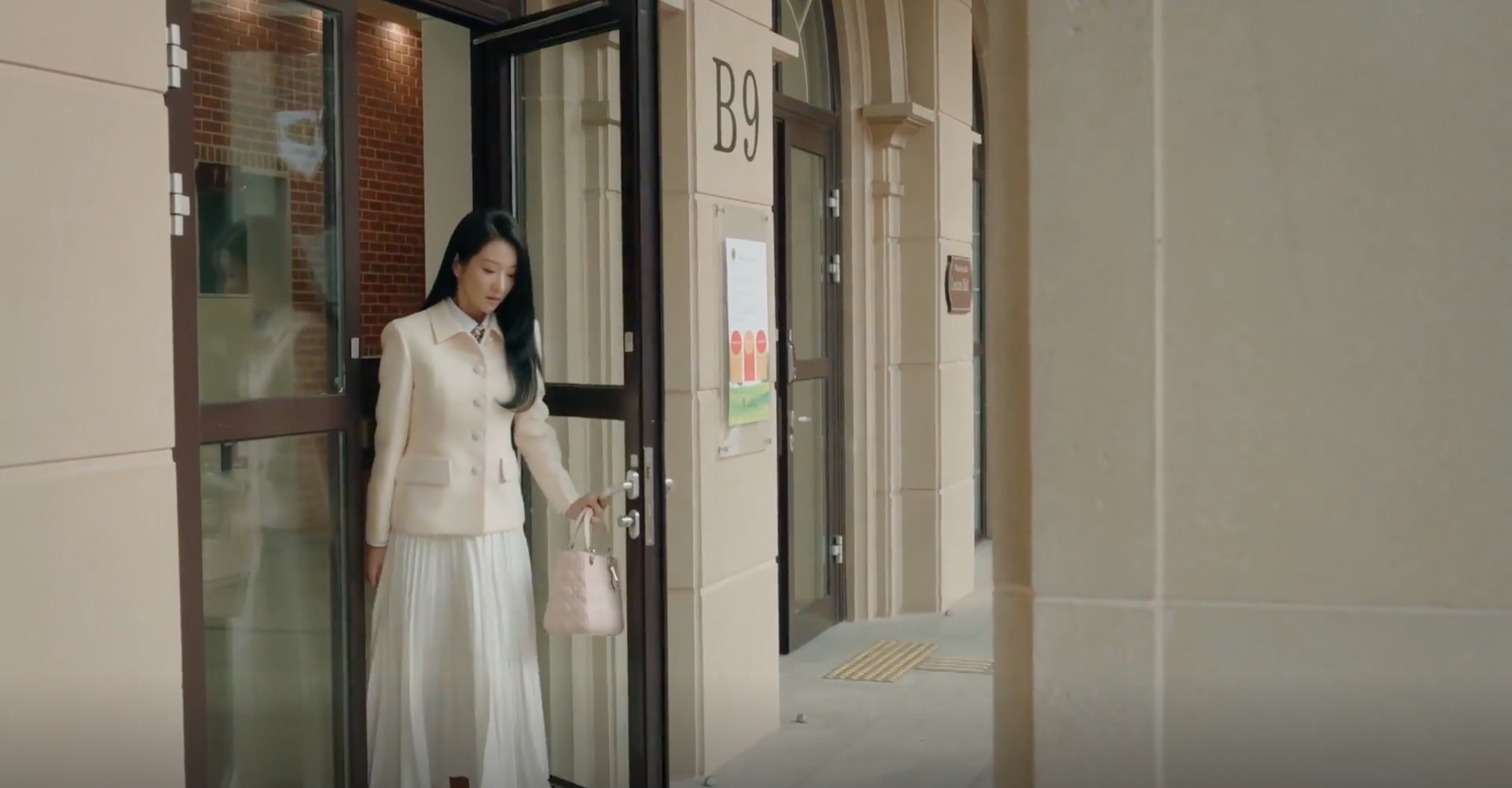 Style ID: All the luxury designer brands donned by Seo Ye-Ji in ‘Eve’ (фото 1)