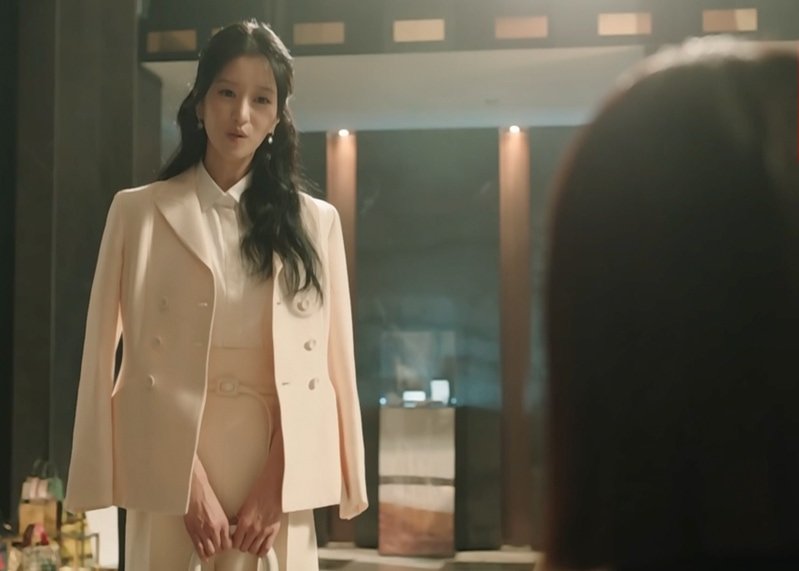 Style ID: All the luxury designer brands donned by Seo Ye-Ji in ‘Eve’ (фото 25)