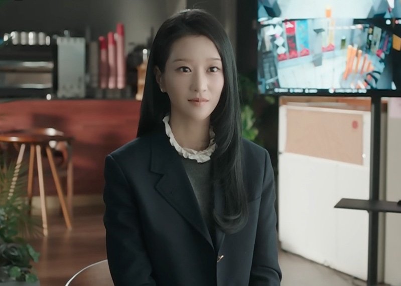 Style ID: All the luxury designer brands donned by Seo Ye-Ji in ‘Eve’ (фото 38)