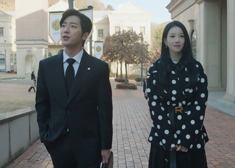 Style ID: All the luxury designer brands donned by Seo Ye-Ji in ‘Eve’ (фото 46)