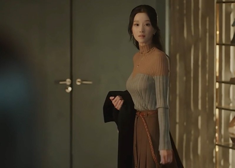 Style ID: All the luxury designer brands donned by Seo Ye-Ji in ‘Eve’ (фото 64)