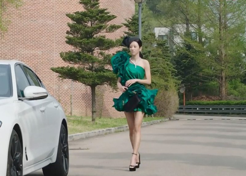 Style ID: All the luxury designer brands donned by Seo Ye-Ji in ‘Eve’ (фото 83)