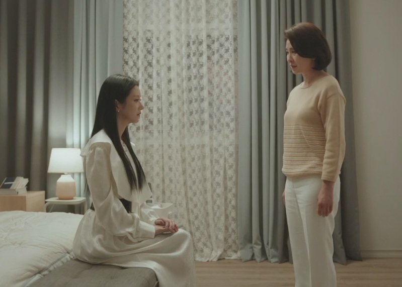 Style ID: All the luxury designer brands donned by Seo Ye-Ji in ‘Eve’ (фото 105)