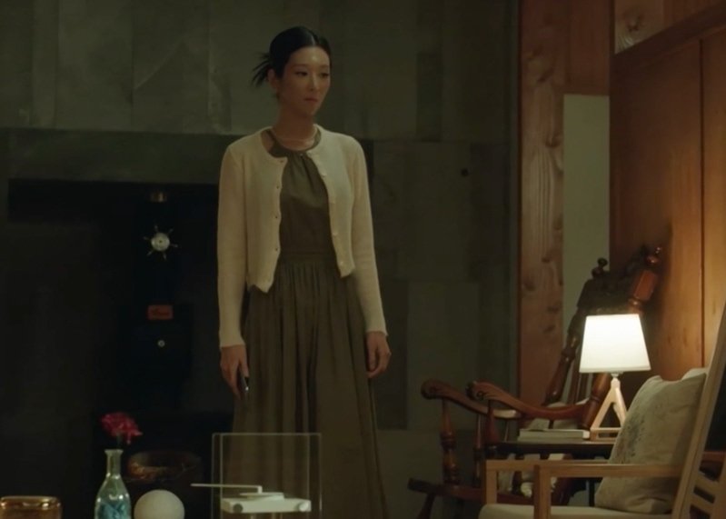 Style ID: All the luxury designer brands donned by Seo Ye-Ji in ‘Eve’ (фото 113)