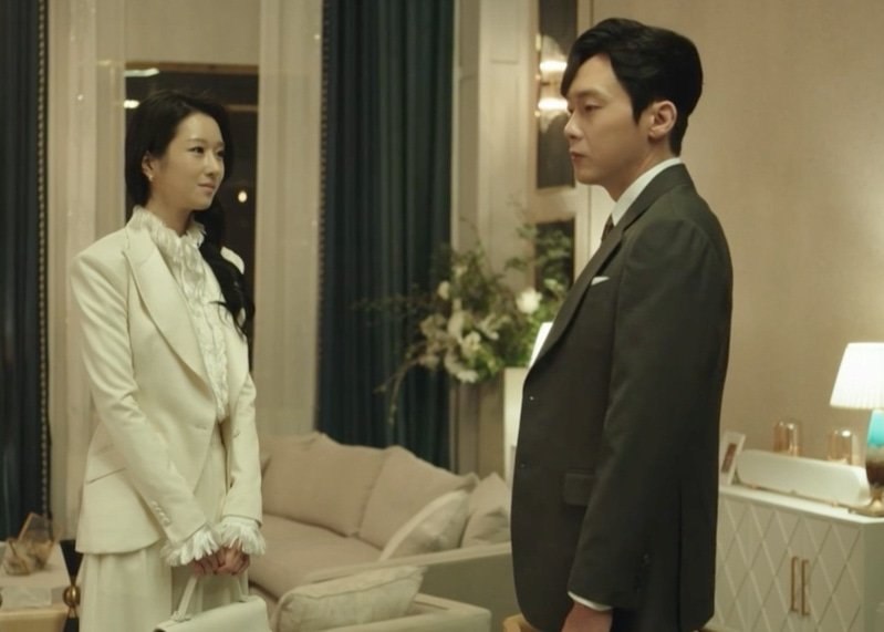 Style ID: All the luxury designer brands donned by Seo Ye-Ji in ‘Eve’ (фото 124)