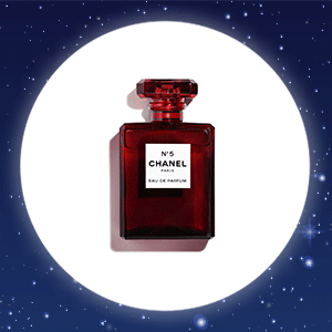 The iconic Chanel N°5 goes red The iconic Chanel N°5 goes red