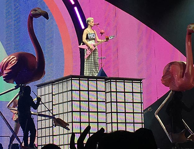 Katy Perry whisks us to an escapist's wonderland on 'Witness: The Tour' (фото 1)