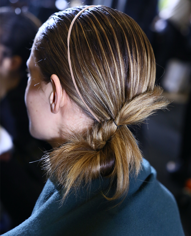 How to: An unconventional ponytail twist for your date night (фото 1)