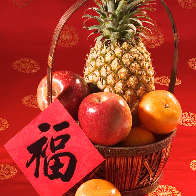 What to gift your relatives when you visit them this Chinese New Year