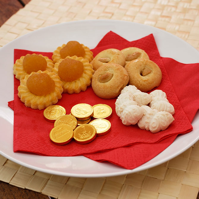 auspicious gifts chinese customs - pineapple tarts