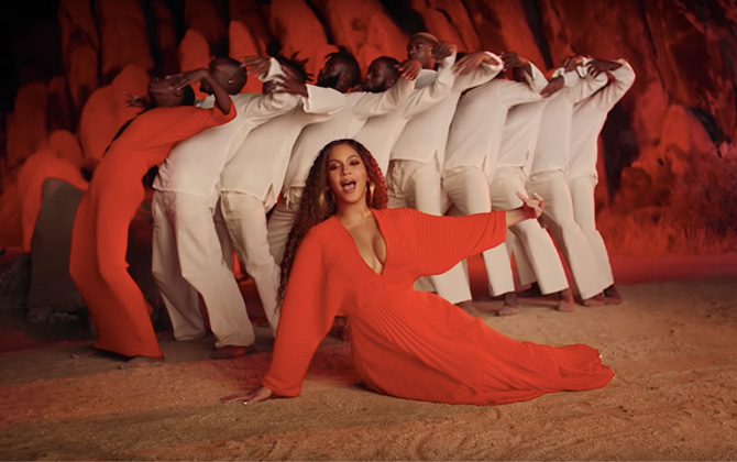 All of the stunning outfits from Beyoncé's 'Spirit' music video (фото 4)