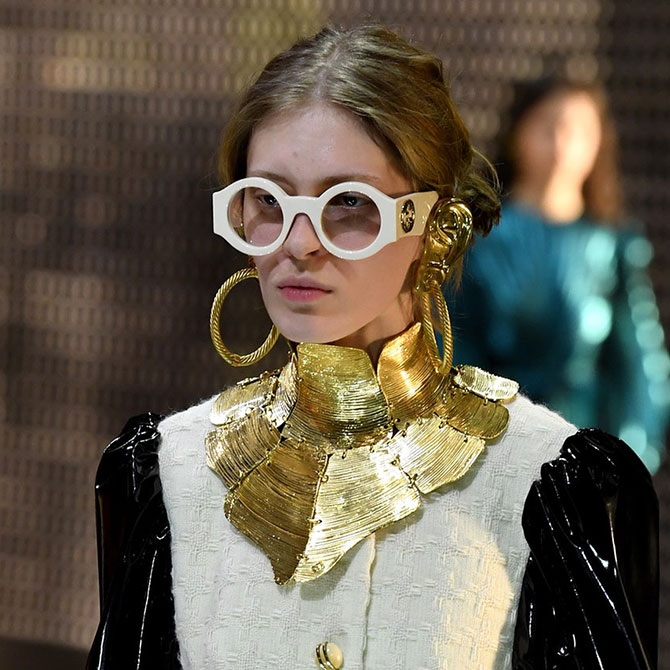 Accessory of the day: Gucci's AW19 gilded ear cuffs (фото 1)