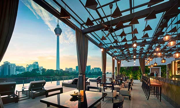 Sip on cocktails to a stunning view of KL Tower at Man Tao (фото 1)