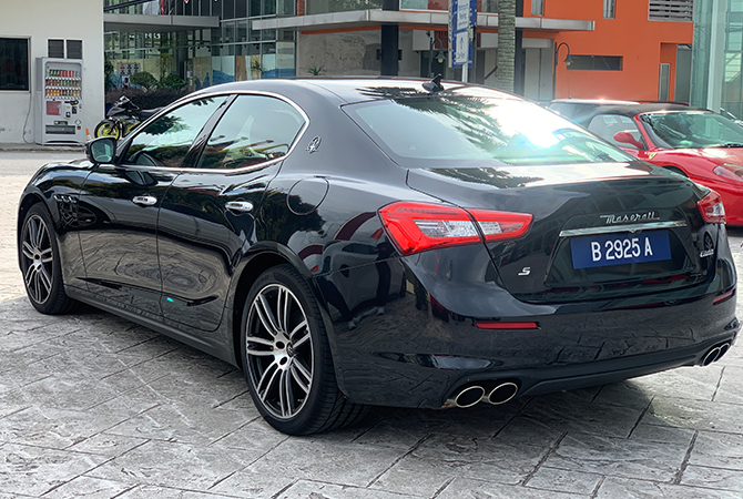 Maserati Ghibli S in Black