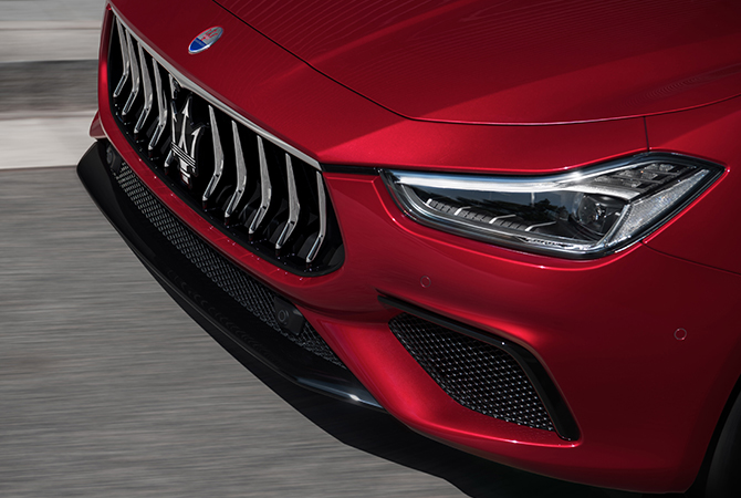 Maserati Ghibli S front grille in Red