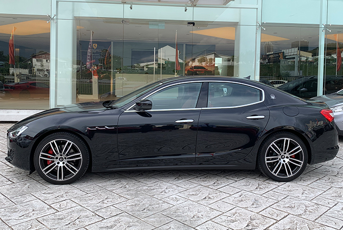 Maserati Ghibli S in Black