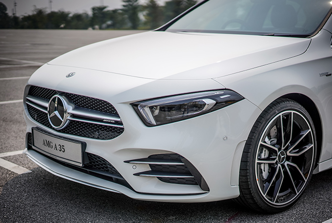 Mercedes AMG A 35 4MATIC Sedan wheels and grille