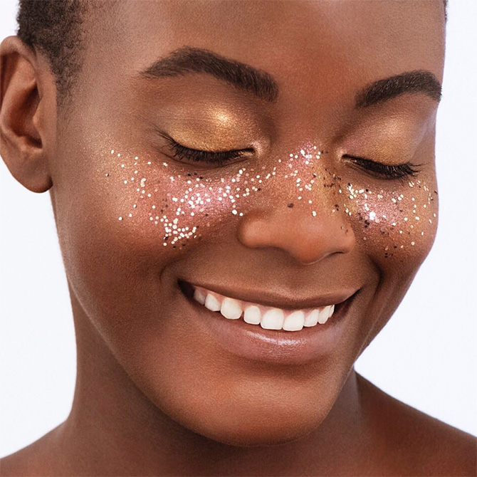 Glitter freckles, metal brows and more sparkly trends to try (фото 1)