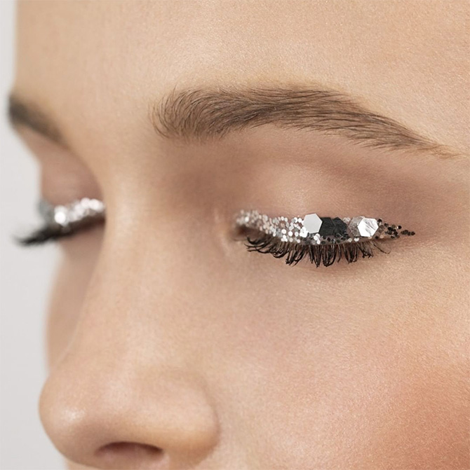 Glitter freckles, metal brows and more sparkly trends to try (фото 3)