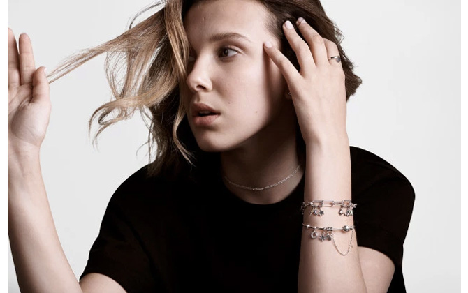 Fashion buzz: Millie Bobby Brown is the new face of Pandora, Dior opens a pop-up at Harrods, and more (фото 1)