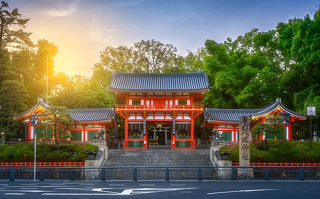 yasaka shrine kyoto