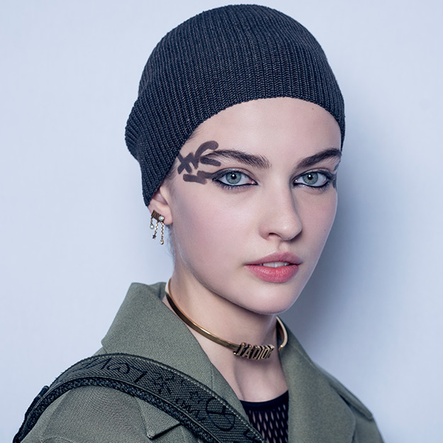 6 Beauty looks from Paris Fashion Week SS19 that warranted a double take