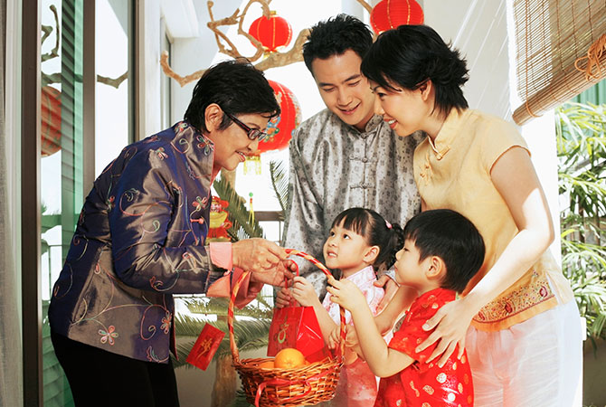 8 Lucky items you can gift your relatives when you visit them this CNY