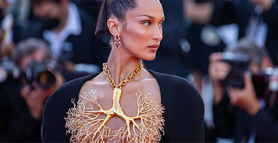 The surrealist body bijoux of Schiaparelli changes the way we see jewellery