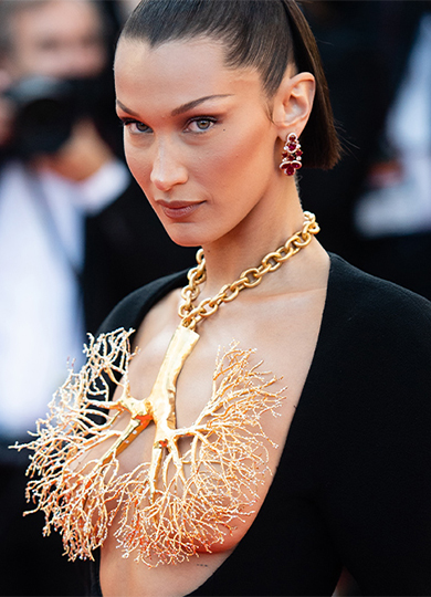 The surrealist body bijoux of Schiaparelli changes the way we see jewellery