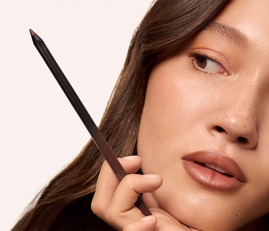 Lip Filler Is Officially Dead—Here’s How To Fake a Perfect Pout With Lip Liner