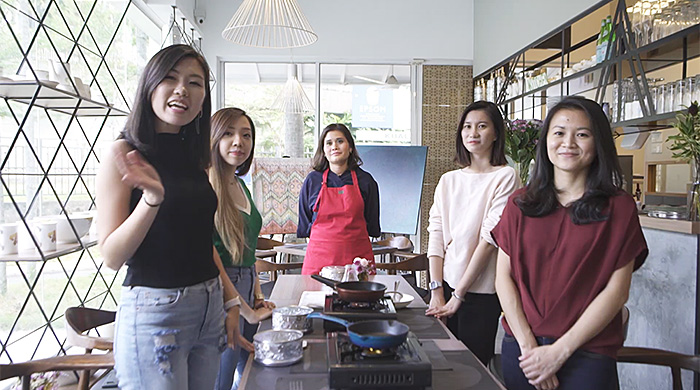Buro Tries: Making kueh at Siti Li Food Studio