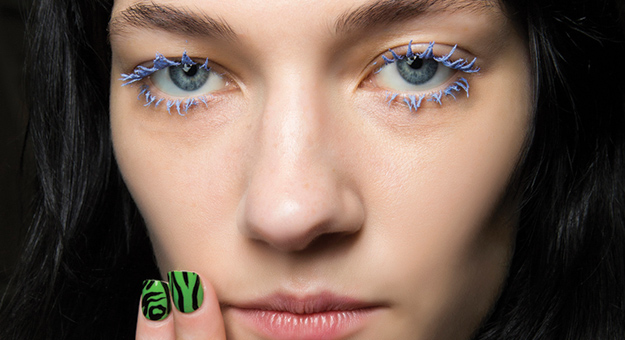Watch out! Blue lashes are making a comeback