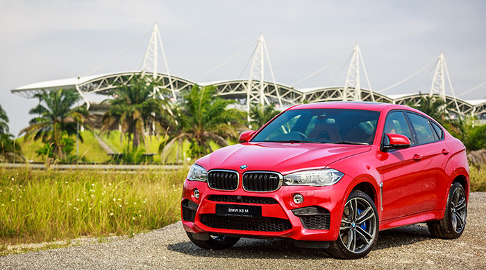 Dominate the roads with the new BMW X6 M