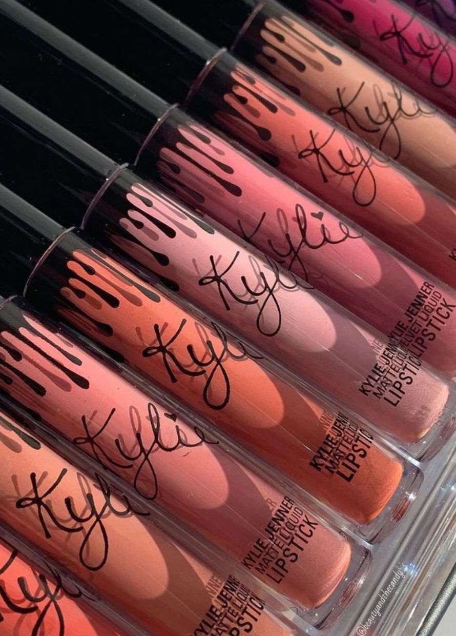 7 Discontinued Makeup Products That Deserve a Second Chance on Shelves