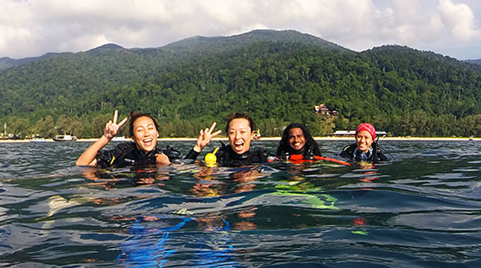 Buro Tries: Reef survey in Tioman with Reef Check Malaysia