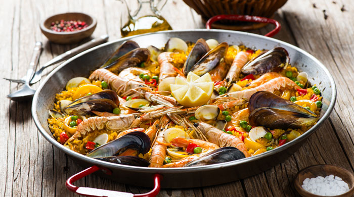 Hosting large dinner parties: what to cook