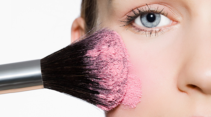 Are your makeup brushes ruining your skin? 5 signs point to yes